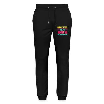 Born in the 80s But 90s Made Me Retro - Stanley/Stella Unisex Bio Jogginghose Mover  - Schwarz - Vorne - Marisol (170cm) & Nik (191cm)