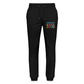 Awesome seit 2010 - Stanley/Stella Unisex Bio Jogginghose Mover  - Schwarz - Vorne - Marisol (170cm) & Nik (191cm)