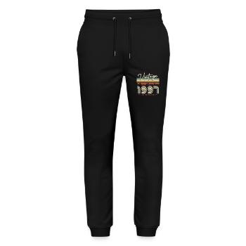 Vintage 1997 Geburtstagsgeschenk - Stanley/Stella Unisex Bio Jogginghose Mover  - Schwarz - Vorne - Marisol (170cm) & Nik (191cm)