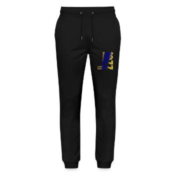 1977 Dezember Limited Edition 46. Geburtstag Deko - Stanley/Stella Unisex Bio Jogginghose Mover  - Schwarz - Vorne - Marisol (170cm) & Nik (191cm)