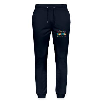 Feiern Sie Die Neurodiversität - Stanley/Stella Unisex Bio Jogginghose Mover  - Navy - Vorne - Marisol (170cm) & Nik (191cm)