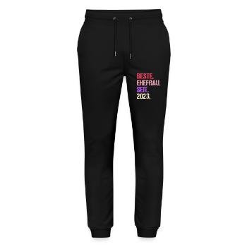 Valentinstag Beste Ehefrau Seit 2023 - Stanley/Stella Unisex Bio Jogginghose Mover  - Schwarz - Vorne - Marisol (170cm) & Nik (191cm)