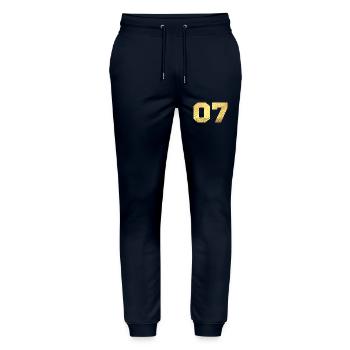 Nummer 7 Gold Glitter - 7. Jahrestag - Stanley/Stella Unisex Bio Jogginghose Mover  - Navy - Vorne - Marisol (170cm) & Nik (191cm)