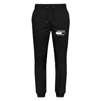 Zimmerer Spruch Zimmermann Witz Zimmerer Geschenk - Stanley/Stella Unisex Bio Jogginghose Mover  - Schwarz - Vorne - Marisol (170cm) & Nik (191cm)