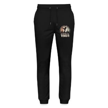 Incomparable depuis mai 1981, 43e Anniversaire - Pantalon de jogging bio MOVER Stanley/Stella unisexe - noir - Devant - Marisol (170cm) & Nik (191cm)