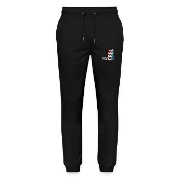 Geburtstagsgeschenk 1995 Limitierte Auflage 1995 - Stanley/Stella Unisex Bio Jogginghose Mover  - Schwarz - Vorne - Marisol (170cm) & Nik (191cm)