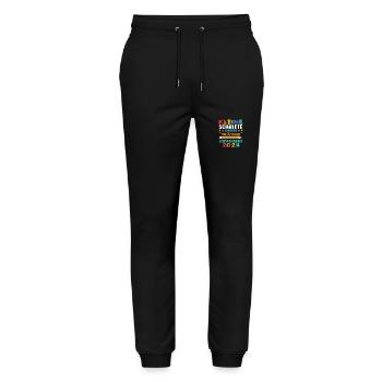 Erste Klasse Grundschule 2024 Geschenk - Stanley/Stella Unisex Bio Jogginghose Mover  - Schwarz - Vorne - Marisol (170cm) & Nik (191cm)