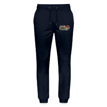 7. Juni Jubiläum Geboren 2017 Vibe - Stanley/Stella Unisex Bio Jogginghose Mover  - Navy - Vorne - Marisol (170cm) & Nik (191cm)