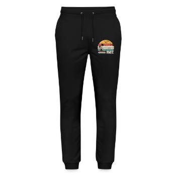 1982 Geburtstagsgeschenk - Made in 1982 Retro 1982 - Stanley/Stella Unisex Bio Jogginghose Mover  - Schwarz - Vorne - Marisol (170cm) & Nik (191cm)