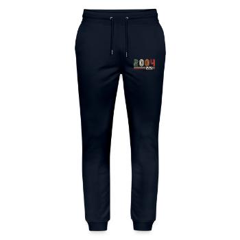 Original 2004 Vintage Retro Jubiläumsgeschenk - Stanley/Stella Unisex Bio Jogginghose Mover  - Navy - Vorne - Marisol (170cm) & Nik (191cm)