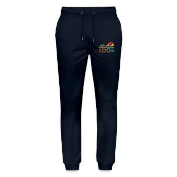 2004 Vintage Retro Geburtstagsgeschenk - Stanley/Stella Unisex Bio Jogginghose Mover  - Navy - Vorne - Marisol (170cm) & Nik (191cm)