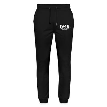 1946 Jahr der Legenden - 1946 Jubiläumsgeschenk - Stanley/Stella Unisex Bio Jogginghose Mover  - Schwarz - Vorne - Marisol (170cm) & Nik (191cm)