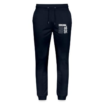 Original 1935 89. Geburtstag Retro-Geschenk - Stanley/Stella Unisex Bio Jogginghose Mover  - Navy - Vorne - Marisol (170cm) & Nik (191cm)