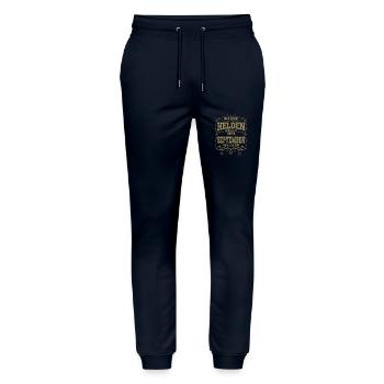 Wahre Helden werden im September geboren - Stanley/Stella Unisex Bio Jogginghose Mover  - Navy - Vorne - Marisol (170cm) & Nik (191cm)