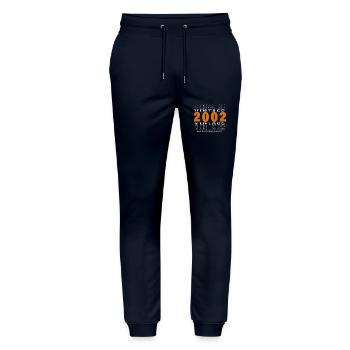 2002: Jahrgang - 22. Jubiläum - Stanley/Stella Unisex Bio Jogginghose Mover  - Navy - Vorne - Marisol (170cm) & Nik (191cm)