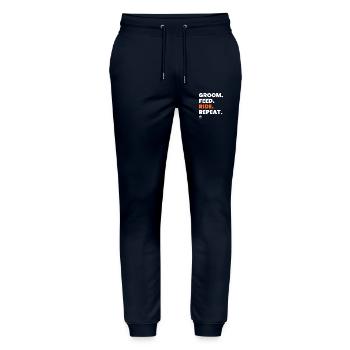 Ride & Repeat - Pferdespruch für Reitsportler - Stanley/Stella Unisex Bio Jogginghose Mover  - Navy - Vorne - Marisol (170cm) & Nik (191cm)