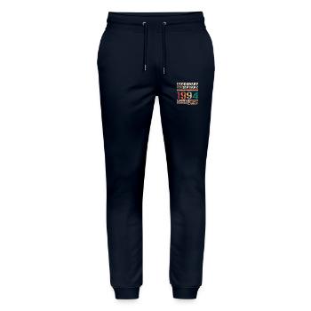Legendäre limitierte Auflage Januar 1994 - Stanley/Stella Unisex Bio Jogginghose Mover  - Navy - Vorne - Marisol (170cm) & Nik (191cm)