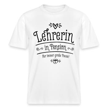Lehrerin Geschenk Pension Ruhestand Pensionierung -  RELAXED FIT Unisex Organic T-Shirt - Weiß - Vorne - Alina (178cm) & Michal (187cm)