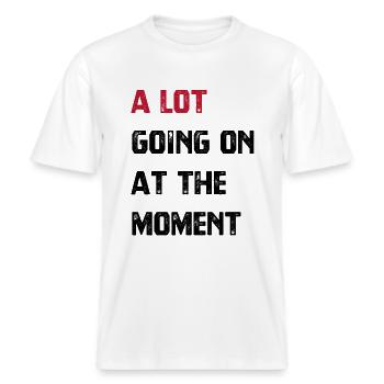 A lot going on at the moment - Spruch -  RELAXED FIT Unisex Organic T-Shirt - Weiß - Vorne - Alina (178cm) & Michal (187cm)
