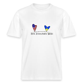Feet in America, heart in Ukraine -  RELAXED FIT Unisex Organic T-Shirt - Weiß - Vorne - Alina (178cm) & Michal (187cm)