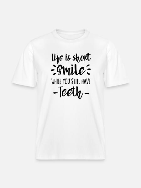 Life is short, smile, while you still have teeth -  Økologisk unisex T-shirt RELAXED FIT - hvid