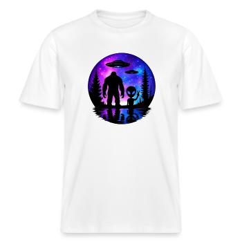 Vaisseau spatial extraterrestre Bigfoot, OVNI Sasquatch Believers -  T-shirt unisexe RELAXED FIT en coton bio - blanc - Devant - Alina (178cm) & Michal (187cm)