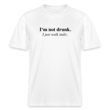 I'm Not Drunk I Just Walk Italic Saying -  RELAXED FIT Unisex Organic T-Shirt - white - Front - Alina (178cm) & Michal (187cm)
