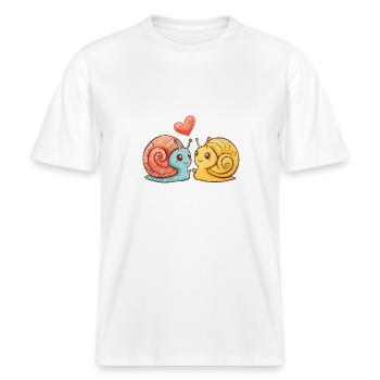 Couple d’escargots amoureux Animal Saint-Valentin -  T-shirt unisexe RELAXED FIT en coton bio - blanc - Devant - Alina (178cm) & Michal (187cm)
