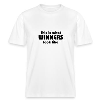 This is what winners look like -  RELAXED FIT Unisex Organic T-Shirt - Weiß - Vorne - Alina (178cm) & Michal (187cm)
