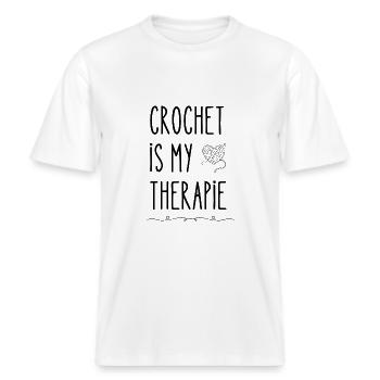 Crochet is my therapie - Häkeln ist meine Therapie -  RELAXED FIT Unisex Organic T-Shirt - Weiß - Vorne - Alina (178cm) & Michal (187cm)
