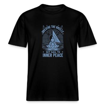 Segeln Yoga Durchatmen The Breeze Inner Peace -  RELAXED FIT Unisex Organic T-Shirt - Schwarz - Vorne - Alina (178cm) & Michal (187cm)