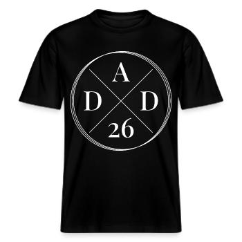 Dad 26 Baby Vater Vatertag Geschenk Papa 2026 -  RELAXED FIT Unisex Organic T-Shirt - Schwarz - Vorne - Alina (178cm) & Michal (187cm)