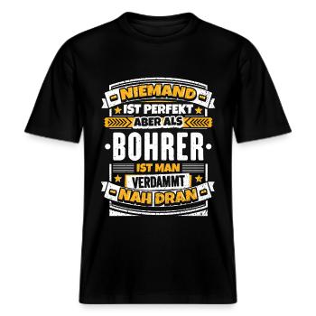 Lustiger Spruch Bohrer -  RELAXED FIT Unisex Organic T-Shirt - Schwarz - Vorne - Alina (178cm) & Michal (187cm)