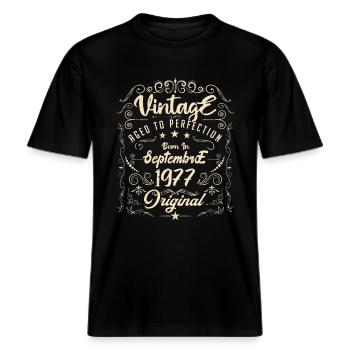 Né En Septembre 1977. anniversaire septembre 1977. -  T-shirt unisexe RELAXED FIT en coton bio - noir - Devant - Alina (178cm) & Michal (187cm)