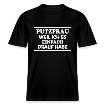 Putzfrau Spruch Reinigungskraft Putzfrau Geschenk -  RELAXED FIT Unisex Organic T-Shirt - Schwarz - Vorne - Alina (178cm) & Michal (187cm)