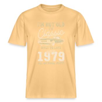 Geboren 1979 Geburtstag Oldtimer -  RELAXED FIT Unisex Organic T-Shirt - Hellgelb - Vorne - Alina (178cm) & Michal (187cm)