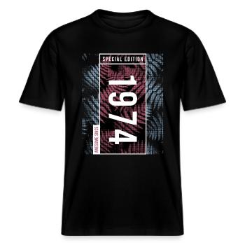 Special Edition 1974 Birthday Urban Graphic -  RELAXED FIT Unisex Organic T-Shirt - black - Front - Alina (178cm) & Michal (187cm)