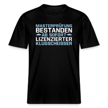 Masterprüfung bestanden Spruch Master Abschluss -  RELAXED FIT Unisex Organic T-Shirt - Schwarz - Vorne - Alina (178cm) & Michal (187cm)