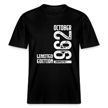 Oktober 1962 Geschenk zum Jahrestag. Oktober 1962. -  RELAXED FIT Unisex Organic T-Shirt - Schwarz - Vorne - Alina (178cm) & Michal (187cm)
