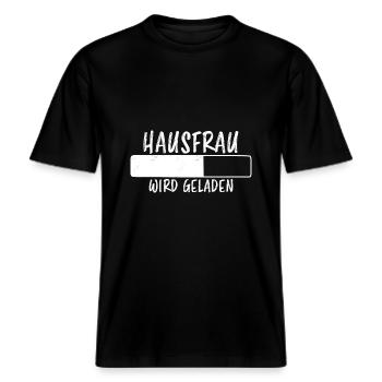 Hausfrau Spruch Haushalt Lustige Hausfrau Geschenk -  RELAXED FIT Unisex Organic T-Shirt - Schwarz - Vorne - Alina (178cm) & Michal (187cm)