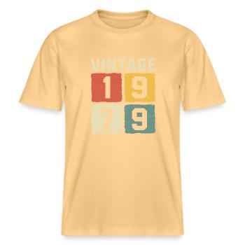 Vintage 1979 Geboren 1979 -  RELAXED FIT Unisex Organic T-Shirt - Hellgelb - Vorne - Alina (178cm) & Michal (187cm)