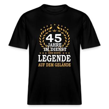 45 Jahre Jubiläum, eine Legende auf dem Gelände -  RELAXED FIT Unisex Organic T-Shirt - Schwarz - Vorne - Alina (178cm) & Michal (187cm)