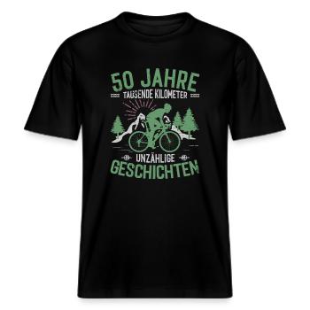50 Jahre, Tausende Kilometer Unzählige Geschichten -  RELAXED FIT Unisex Organic T-Shirt - Schwarz - Vorne - Alina (178cm) & Michal (187cm)