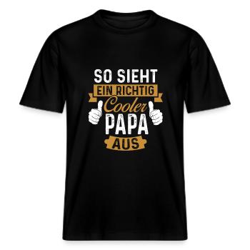 So sieht ein Cooler Papa aus Papi Vater Vatertag -  RELAXED FIT Unisex Organic T-Shirt - Schwarz - Vorne - Alina (178cm) & Michal (187cm)
