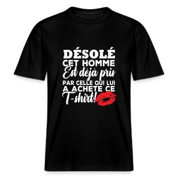 Désolé cet homme est déjà pris -  T-shirt unisexe RELAXED FIT en coton bio - noir - Devant - Alina (178cm) & Michal (187cm)