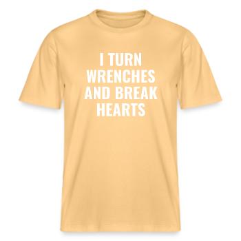 I Turn Wrenches And Break Hearts | Funny Mechanic -  RELAXED FIT Unisex Organic T-Shirt - washed yellow - Front - Alina (178cm) & Michal (187cm)