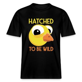 Süßen Küken geschlüpft Spruch Hatched to be wild -  RELAXED FIT Unisex Organic T-Shirt - Schwarz - Vorne - Alina (178cm) & Michal (187cm)