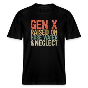 Lustige Gen X Retro Aufgezogen Auf Schlauch Wasser Vernachlässigung -  RELAXED FIT Unisex Organic T-Shirt - Schwarz - Vorne - Alina (178cm) & Michal (187cm)