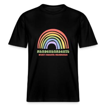 Menschenrechte Regenbogen Demo gegen rechts -  RELAXED FIT Unisex Organic T-Shirt - Schwarz - Vorne - Alina (178cm) & Michal (187cm)