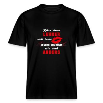 Lehrer -  RELAXED FIT Unisex Organic T-Shirt - Schwarz - Vorne - Alina (178cm) & Michal (187cm)